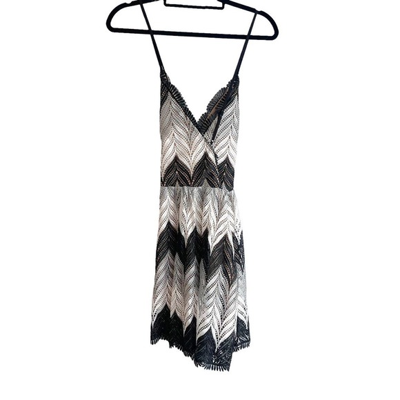 Dress The Population Brigitte Chevron Lace Romper Black White Size L - Picture 5 of 11